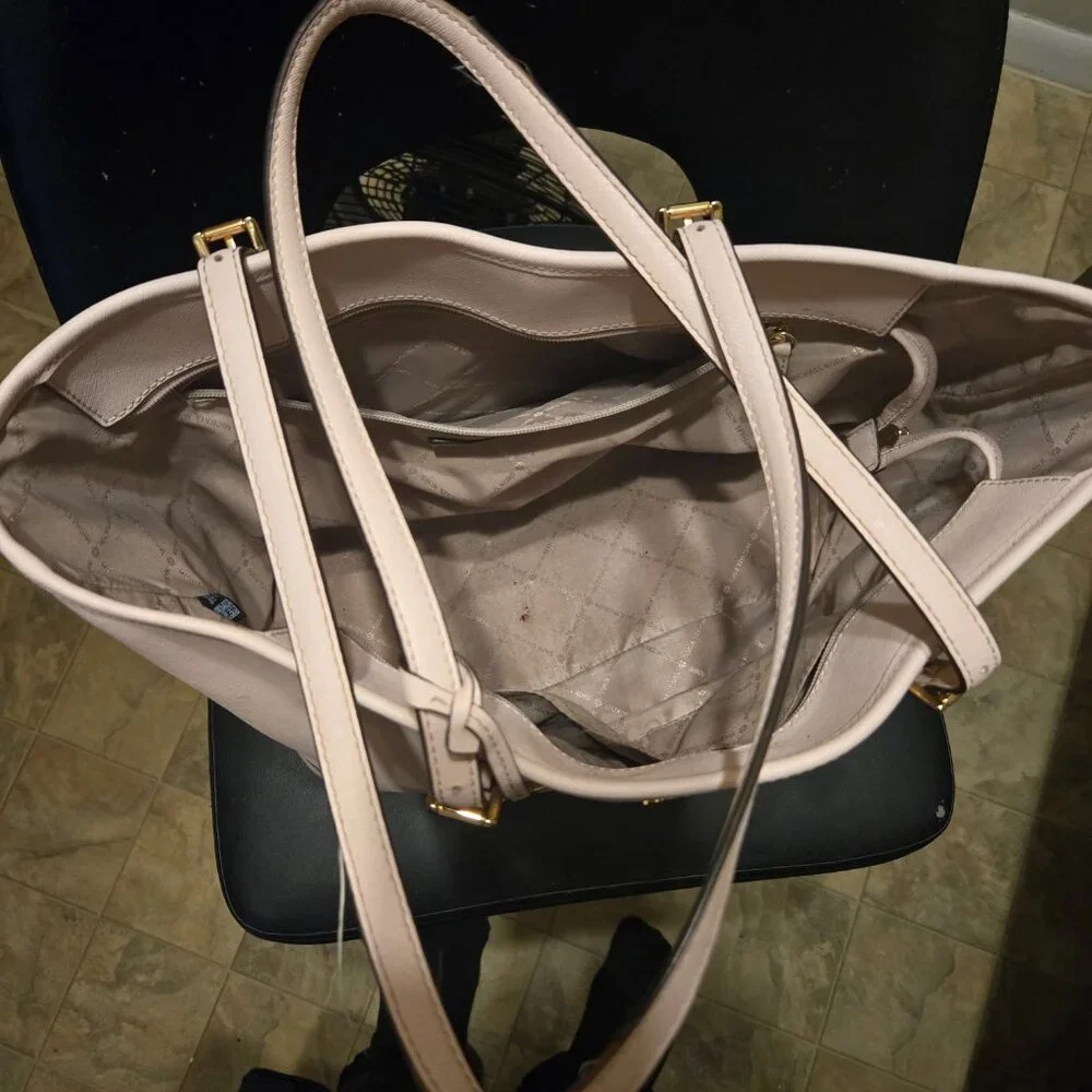 Purse - Picture 2 of 2